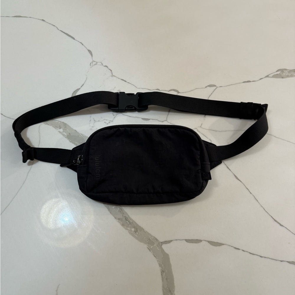 lululemon athletica Classic Black Belt Bag